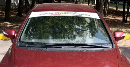 Чи можна приклеювати наклейки на лобове скло автомобіля (лобове) Чи можна приклеювати наклейки на лобове скло автомобіля