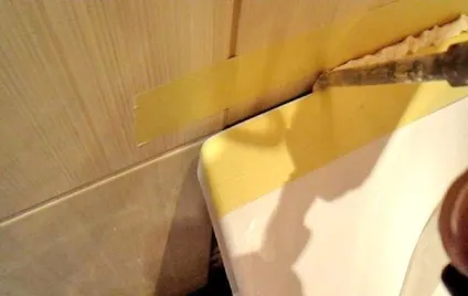 На що клеїти керамічний бордюр між чавунною ванною і плиткою (клеїти) На що клеїти керамічний бордюр між чавунною ванною і плиткою