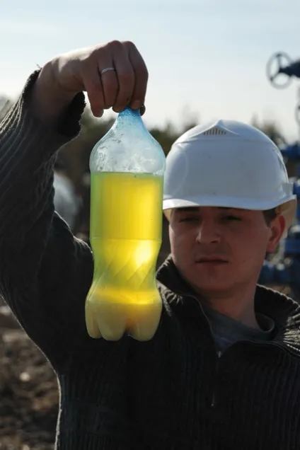Трохи картинок про нафту