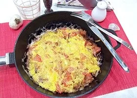 Омлет рецепт з салом, цибулею і помідорами (омлет з помідорами) Омлет рецепт з салом, цибулею і помідорами