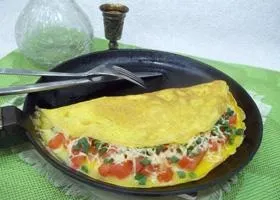 Омлет рецепт з салом, цибулею і помідорами (цибулею) Омлет рецепт з салом, цибулею і помідорами