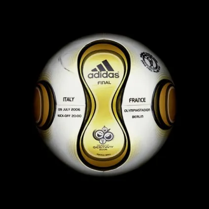 Від federale 102 до jabulani і brazuca історія м'ячів чемпіонатів світу з футболу (jabulani) Від federale 102 до jabulani і brazuca історія м'ячів чемпіонатів світу з футболу