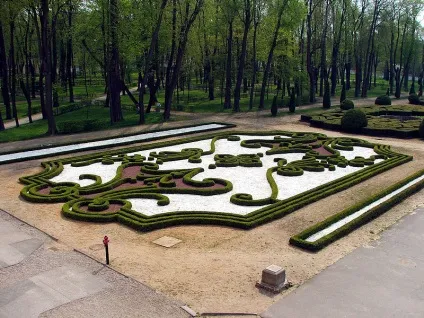 Партерні клумби в регулярному саду (партерні) Партерні клумби в регулярному саду