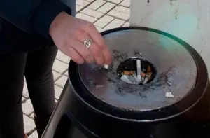 Куріння біля під'їзду житлового будинку що говорить закон (будинку) Куріння біля під'їзду житлового будинку що говорить закон