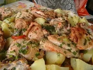 Курка з картоплею в пароварці, улюблені рецепти (курка) Курка з картоплею в пароварці, улюблені рецепти