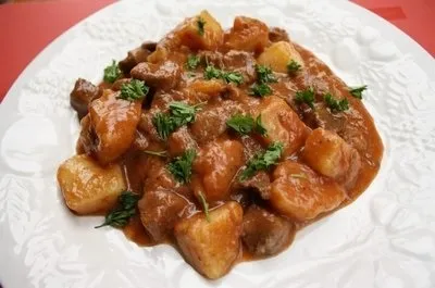 Підлива з куркою, грибами і томатом, готуємо вдома, кулінарні рецепти приготування