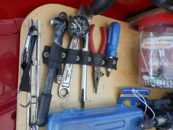 Полка-органайзер для інструментів в багажнику автомобіля, своїми руками (інструментів) Полка-органайзер для інструментів в багажнику автомобіля, своїми руками