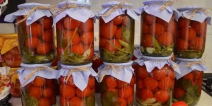 Помідори з часником на зиму пальчики оближеш - смачний рецепт приготування з зеленою цибулею (помідор) Помідори з часником на зиму пальчики оближеш - смачний рецепт приготування з зеленою цибулею
