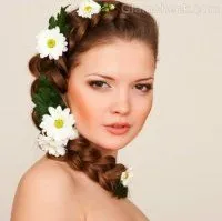 Зачіски з квітами - кращі ідеї на фото! (Зачіски) Зачіски з квітами - кращі ідеї на фото!