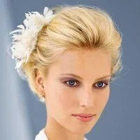 Зачіски з квітами - кращі ідеї на фото! (Стрижки та зачіски) Зачіски з квітами - кращі ідеї на фото!