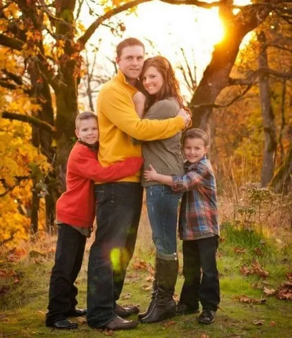 Пози для фотосесії в лісі, пози для фотосесії в лісі восени (пози) Пози для фотосесії в лісі, пози для фотосесії в лісі восени