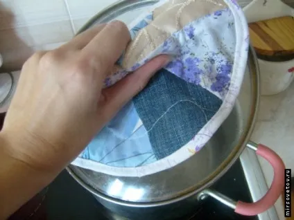 Прихвачує своїми руками