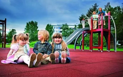 Гумове покриття для дитячих майданчиків на дачі (покриття дитячого майданчика з гумової крихти ціна) Гумове покриття для дитячих майданчиків на дачі