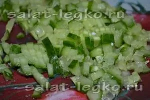 Салат з консервованої сайра, яйцем і огірком (огірки) Салат з консервованої сайра, яйцем і огірком
