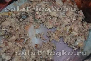 Салат з консервованої сайра, яйцем і огірком (морква) Салат з консервованої сайра, яйцем і огірком