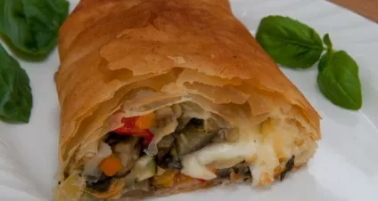 Штрудель з куркою і грибами