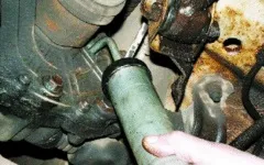 Скільки масла потрібно заливати в коробку передач і де воно заливається (коробку) Скільки масла потрібно заливати в коробку передач і де воно заливається
