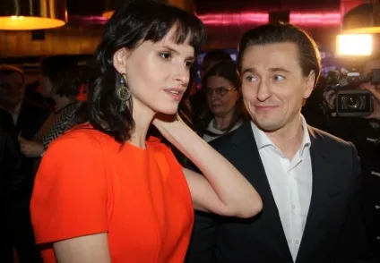 Службовий роман довів Сергія Безрукова до весілля (службова) Службовий роман довів Сергія Безрукова до весілля