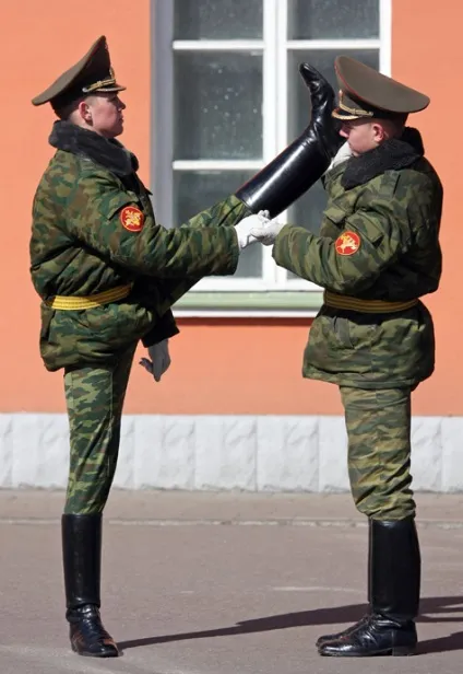 Солдатська взуття в підметки не годиться - політика, армія (свіжий мк) Солдатська взуття в підметки не годиться - політика, армія