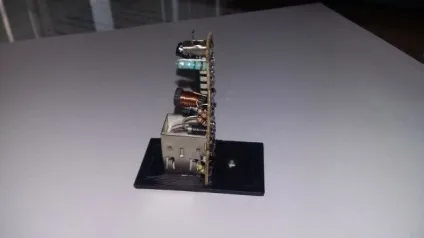 Стаціонарний usb-роз'єм в автомобіль своїми руками (частини пластикової панельки) Стаціонарний usb-роз'єм в автомобіль своїми руками