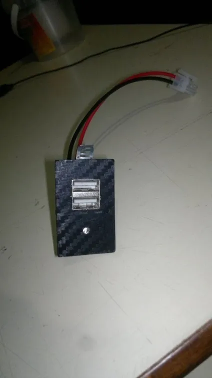 Стаціонарний usb-роз'єм в автомобіль своїми руками (usb-роз'єм) Стаціонарний usb-роз'єм в автомобіль своїми руками