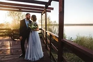 Весілля в наметі на березі озера (березі) Весілля в наметі на березі озера
