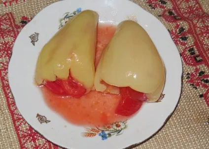 Маринований перець фарширований помідорами з часником - як маринувати фаршировані перці на (перець) Маринований перець фарширований помідорами з часником - як маринувати фаршировані перці на