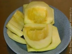 Тушкований кабачок з куркою (кабачок) Тушкований кабачок з куркою