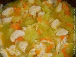 Тушкований кабачок з куркою (куряча грудка) Тушкований кабачок з куркою
