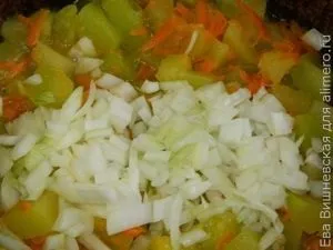 Тушкований кабачок з куркою (куряча грудка) Тушкований кабачок з куркою