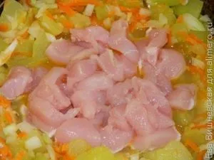 Тушкований кабачок з куркою (кабачок) Тушкований кабачок з куркою