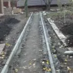 Установка поребриків на дачі