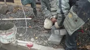 Установка поребриків на дачі