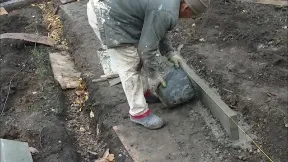 Установка поребриків на дачі