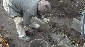 Установка поребриків на дачі