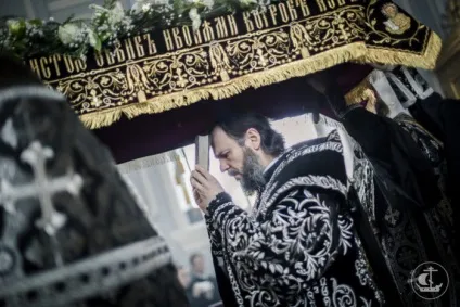 Винос плащаниці - православний журнал - Фома (винесення) Винос плащаниці - православний журнал - Фома