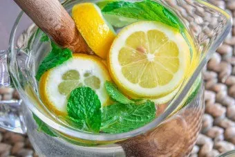 Вода медова з лимоном натщесерце користь і шкода для організму (лимоном) Вода медова з лимоном натщесерце користь і шкода для організму