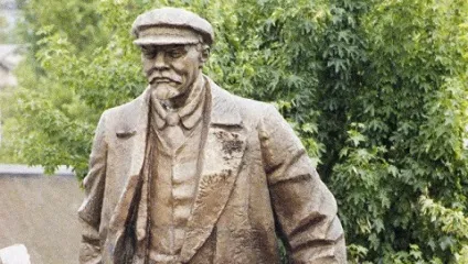 В Югрі чоловік убив двох колег і закопав їх тіла екскаватором (закопав) В Югрі чоловік убив двох колег і закопав їх тіла екскаватором