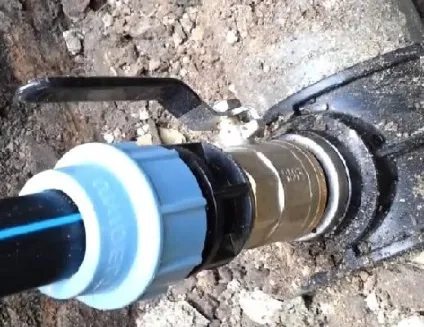 Введення води в будинок з водопроводу - варіанти водопровідних систем, правила прокладки труб (водопроводу) Введення води в будинок з водопроводу - варіанти водопровідних систем, правила прокладки труб
