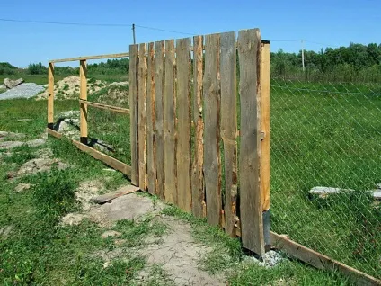 Огорожа з необрізної дошки своїми руками фото, схеми, креслення, відео (необрізної) Огорожа з необрізної дошки своїми руками фото, схеми, креслення, відео