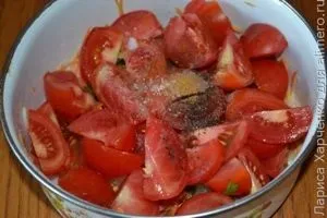 Закуска з помідорів з часником і цибулею (закуска з овочів) Закуска з помідорів з часником і цибулею