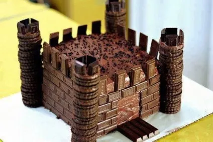 Замок з мастики