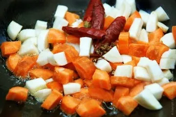 Смажений рис з овочами і спеціями - відмінний гарнір (спеціями) Смажений рис з овочами і спеціями - відмінний гарнір
