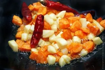 Смажений рис з овочами і спеціями - відмінний гарнір (смажений) Смажений рис з овочами і спеціями - відмінний гарнір