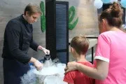 Майстер-клас з приготування морозива за допомогою рідкого азоту все майстер-класи виїзні (кулінарний) Майстер-клас з приготування морозива за допомогою рідкого азоту все майстер-класи виїзні