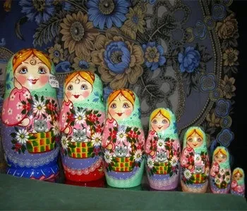 Матрьошка-найвідоміша російська іграшка (російська) Матрьошка-найвідоміша російська іграшка