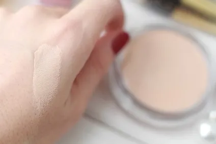 Max factor тональна основа miracle touch, a l i n d i a r y