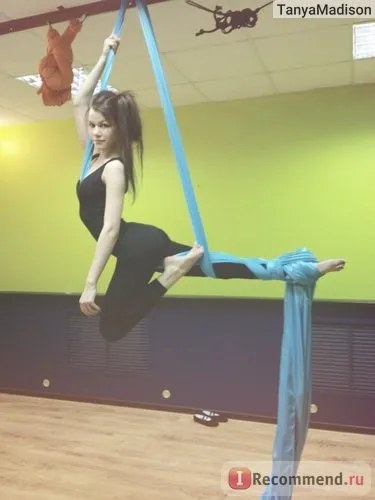 Aerial silk - гімнастика на повітряних полотнах - «дуже незвичайний вид спорту, при цьому неймовірно