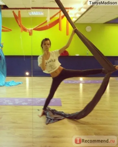 Aerial silk - гімнастика на повітряних полотнах - «дуже незвичайний вид спорту, при цьому неймовірно