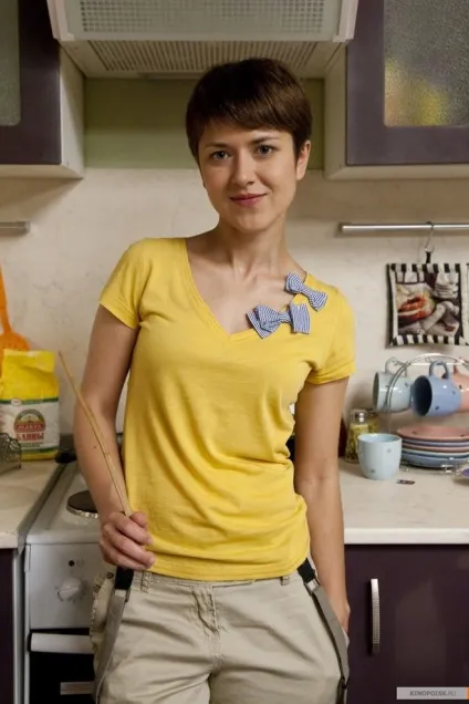 Анна кузина покинула серіал універ